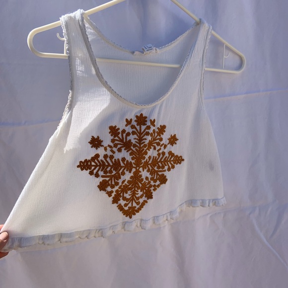 Forever 21 White tank w/embroidery size small - Picture 2 of 4